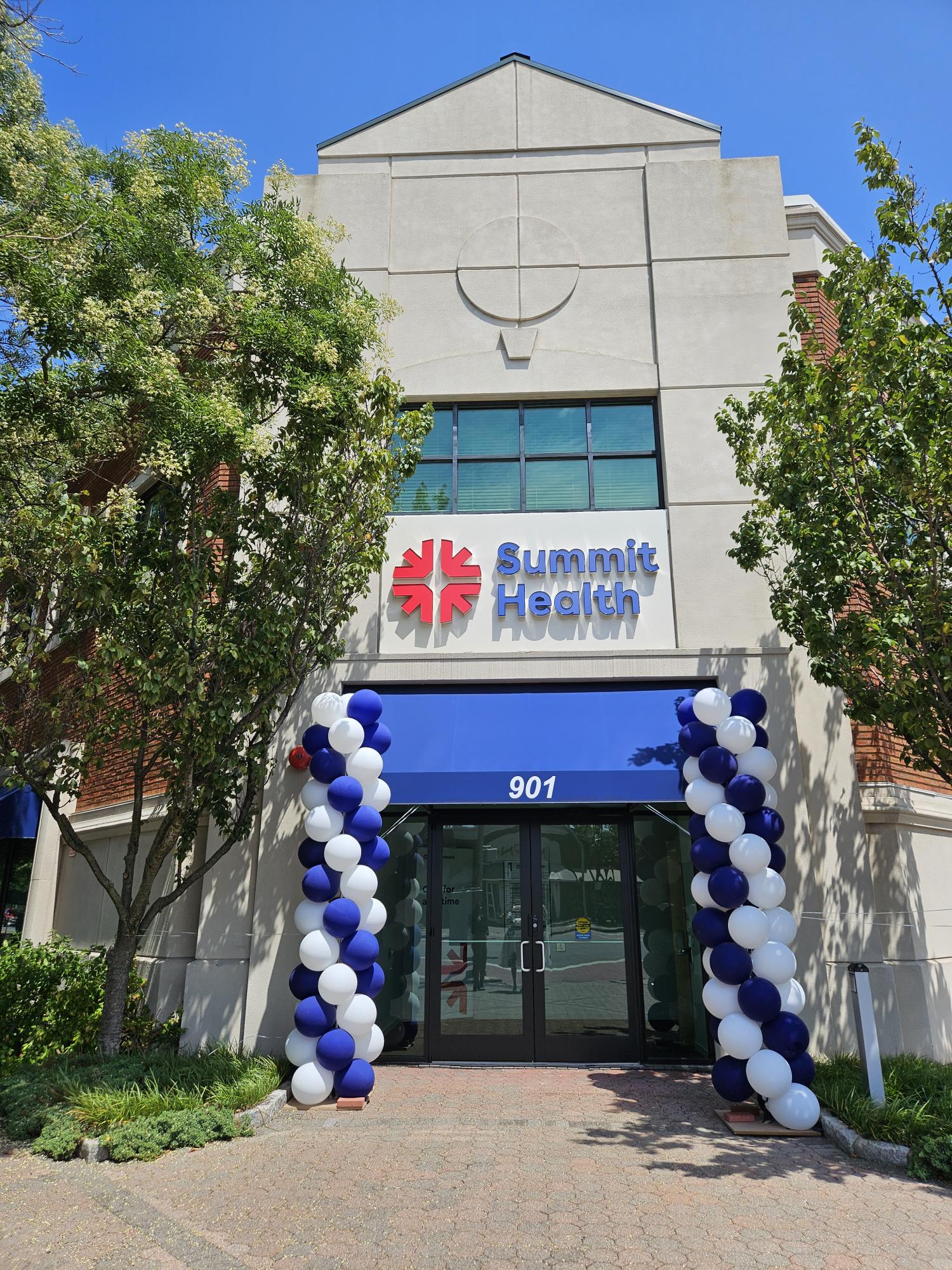 Garden City Hub, 901 Franklin Ave Summit Health